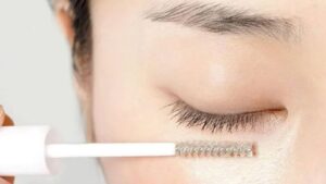 Cách serum dưỡng dài mi hoạt động