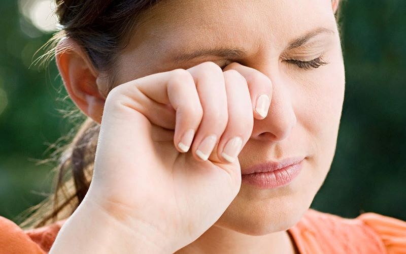 Thiếu chất dinh dưỡng nào gây rụng lông mi